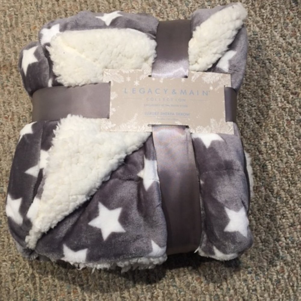 Legacy & Main Luxury Sherpa Throw Blanket Gray with White Stars Size 50" x 60"